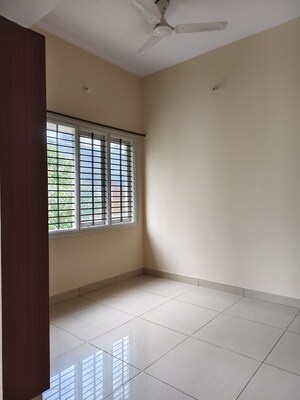 Room in 1 BHK Builder Floor at Halasuru – for Rent