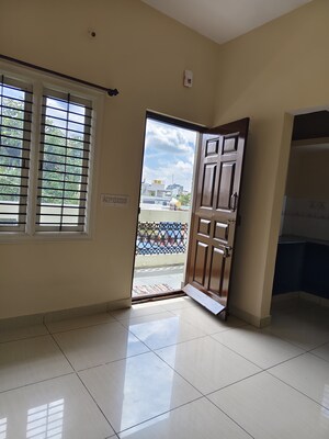 Room in 1 BHK Builder Floor at Halasuru – for Rent