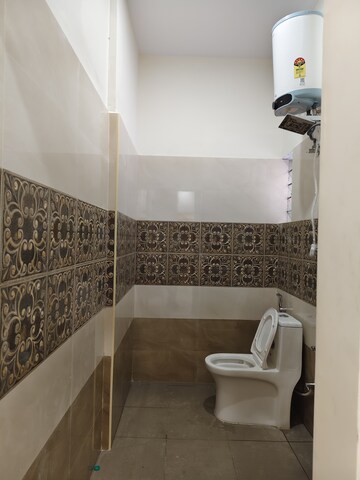 Bathroom in 2 BHK Apartment at Halasuru – for Rent