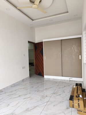 Room in 2 BHK Apartment at Halasuru – for Rent