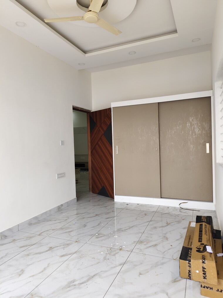 Room, halasuru 2 Bedroom 1100 Sq.Ft. Apartment In Halasuru Bangalore 9256293