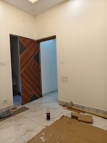 Room in 2 BHK Apartment at Halasuru – for Rent