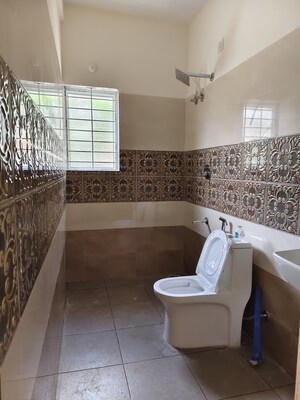 Bathroom in 2 BHK Apartment at Halasuru – for Rent