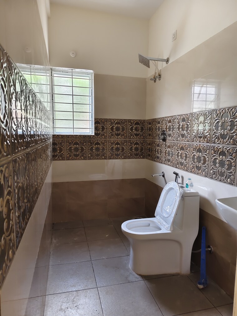 Bathroom, halasuru 2 Bedroom 1100 Sq.Ft. Apartment In Halasuru Bangalore 9256293