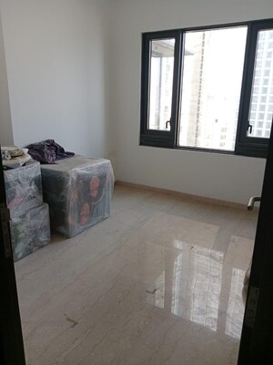 Room in 2 BHK Apartment at Lodha The Park, Worli – for Rent