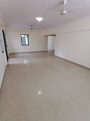 Room in 3 BHK Apartment at Gera Emerald City, Kharadi – for Rent