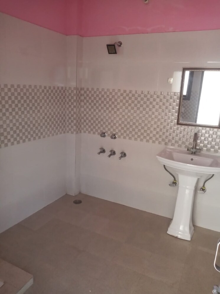 Bathroom, sector 48 2 Bedroom 1450 Sq.Ft. Builder Floor In Sector 48 Noida 9256329