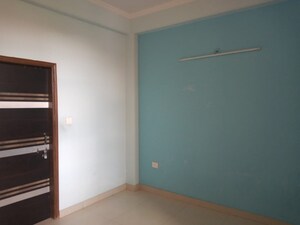 Room in 2 BHK Builder Floor at Sector 33 – for Rent