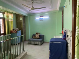 Bedroom in 6 BHK Apartment at Zakir Nagar – for Sale
