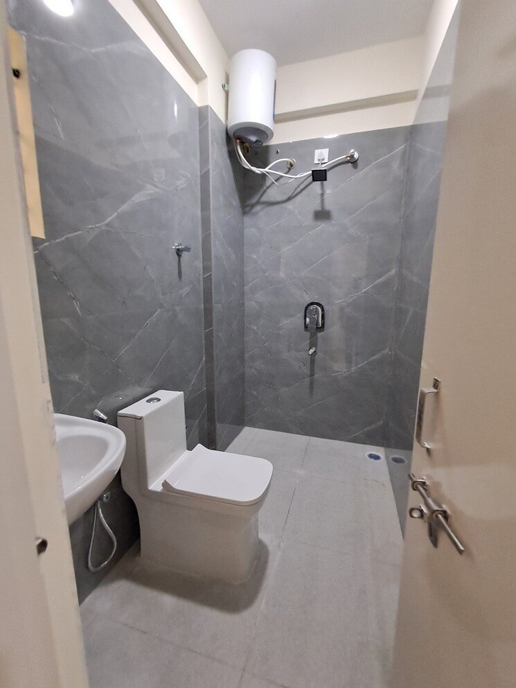 Bathroom, hsr layout 1 Bedroom 500 Sq.Ft. Builder Floor In Hsr Layout Bangalore 9256383