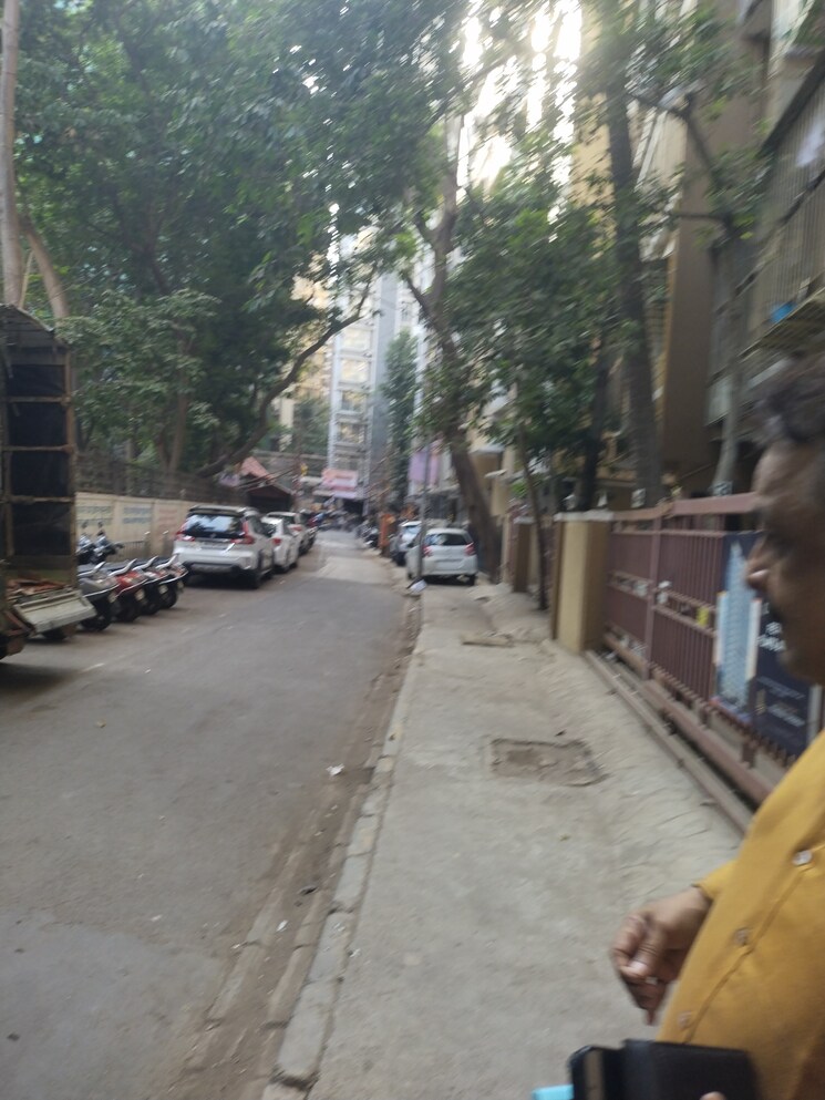  Parking, kurla east Commercial Shop 250 Sq.Ft. In Kurla East Mumbai 9256385