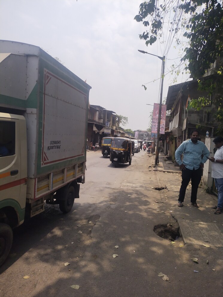  Parking, kurla east Commercial Shop 250 Sq.Ft. In Kurla East Mumbai 9256385