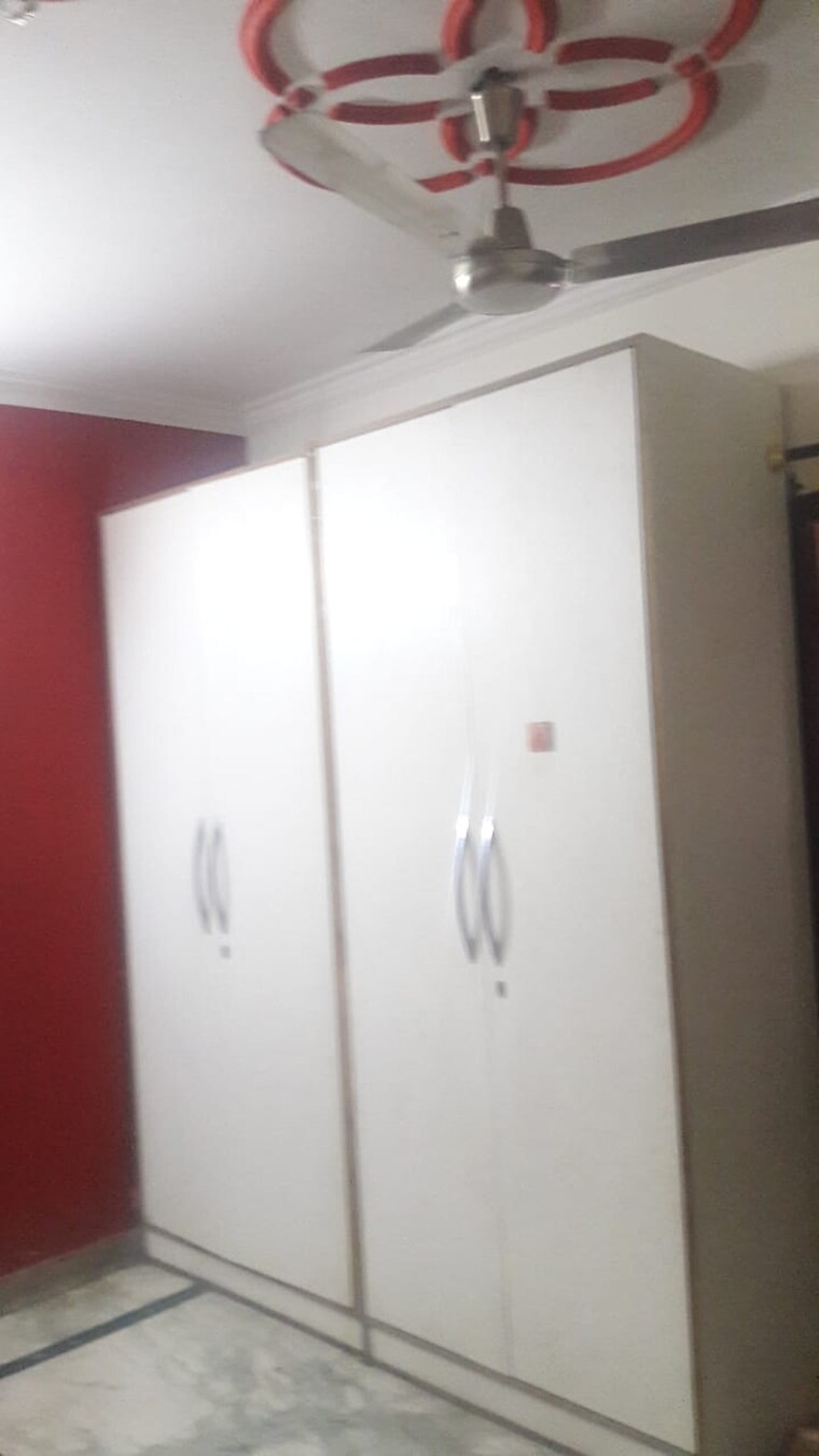 Room, east of kailash 2 Bedroom 1000 Sq.Ft. Independent House In East Of Kailash Delhi 9256394