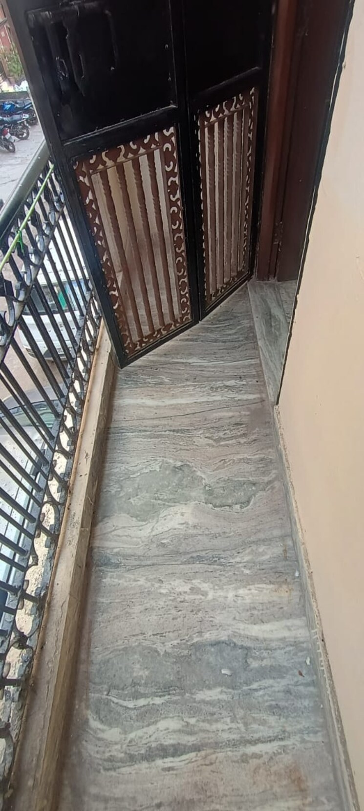 Balcony, east of kailash 2 Bedroom 1000 Sq.Ft. Independent House In East Of Kailash Delhi 9256394