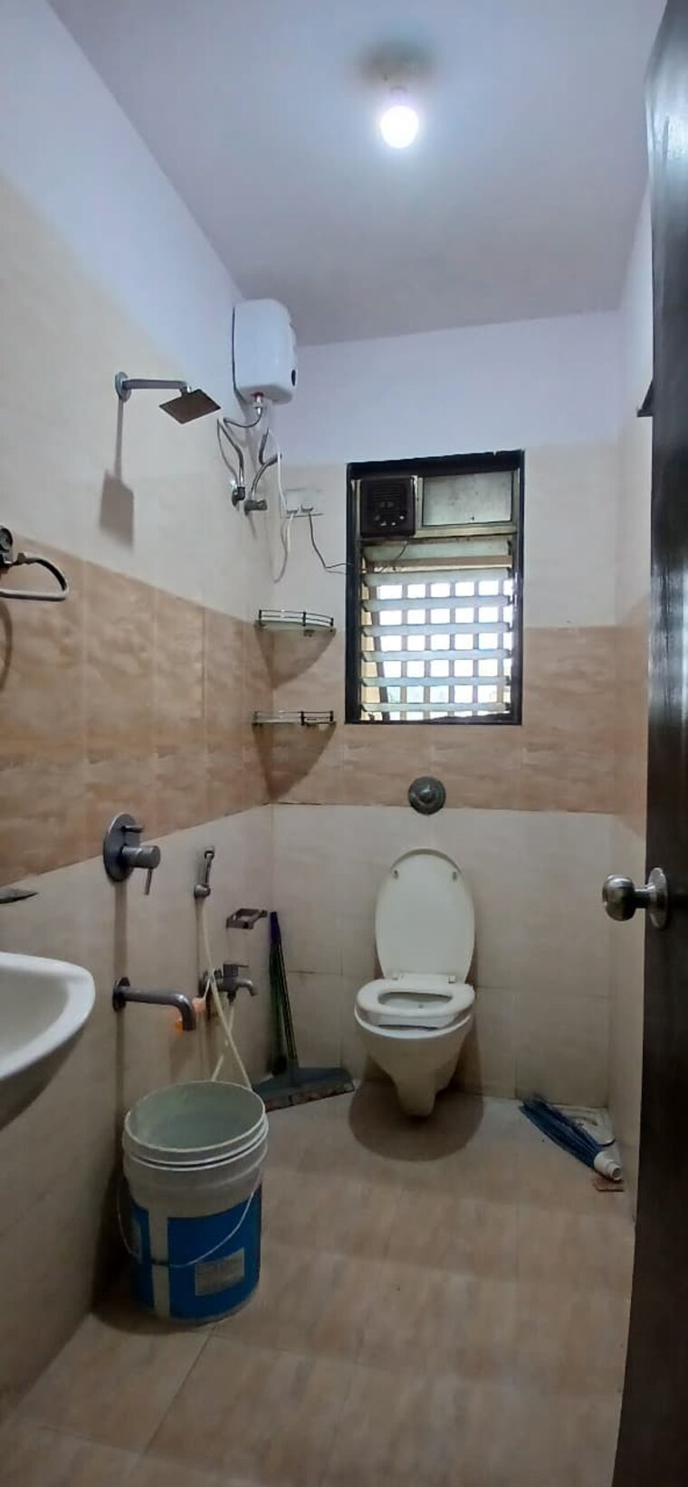 Bathroom, sunil-nivas-society 2 Bedroom 750 Sq.Ft. Apartment In Andheri West Mumbai 9256405