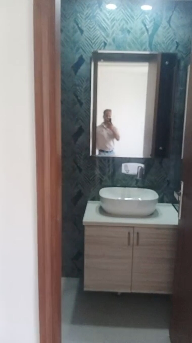 Bathroom, kalkaji 3 Bedroom 200 Sq.Yd. Independent House In Kalkaji Delhi 9256411