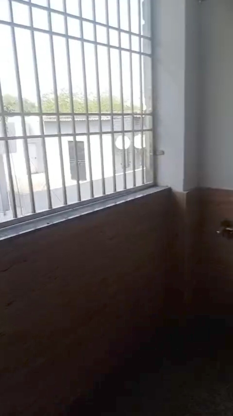 Room, kalkaji 3 Bedroom 200 Sq.Yd. Independent House In Kalkaji Delhi 9256411