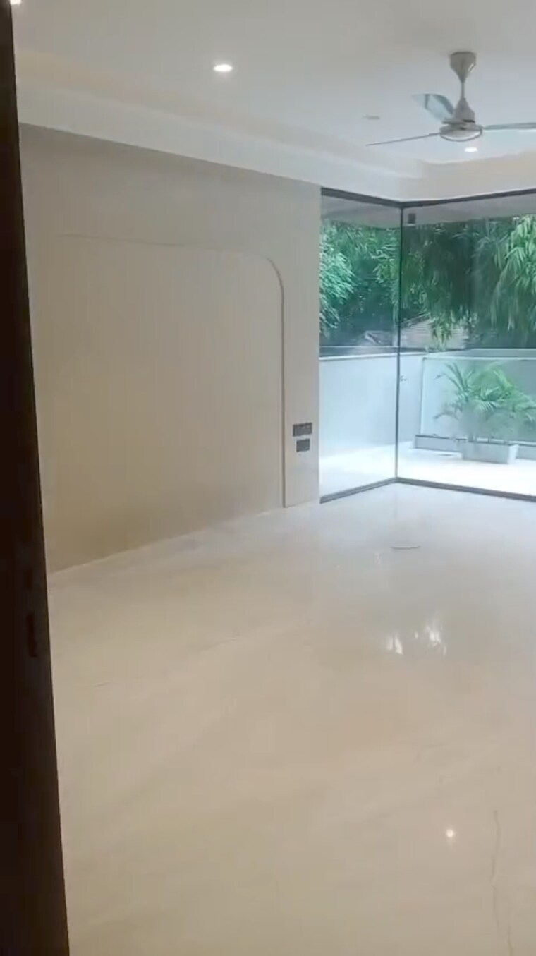 Room, greater kailash 4 Bedroom 550 Sq.Yd. Builder Floor In Greater Kailash Delhi 9256414