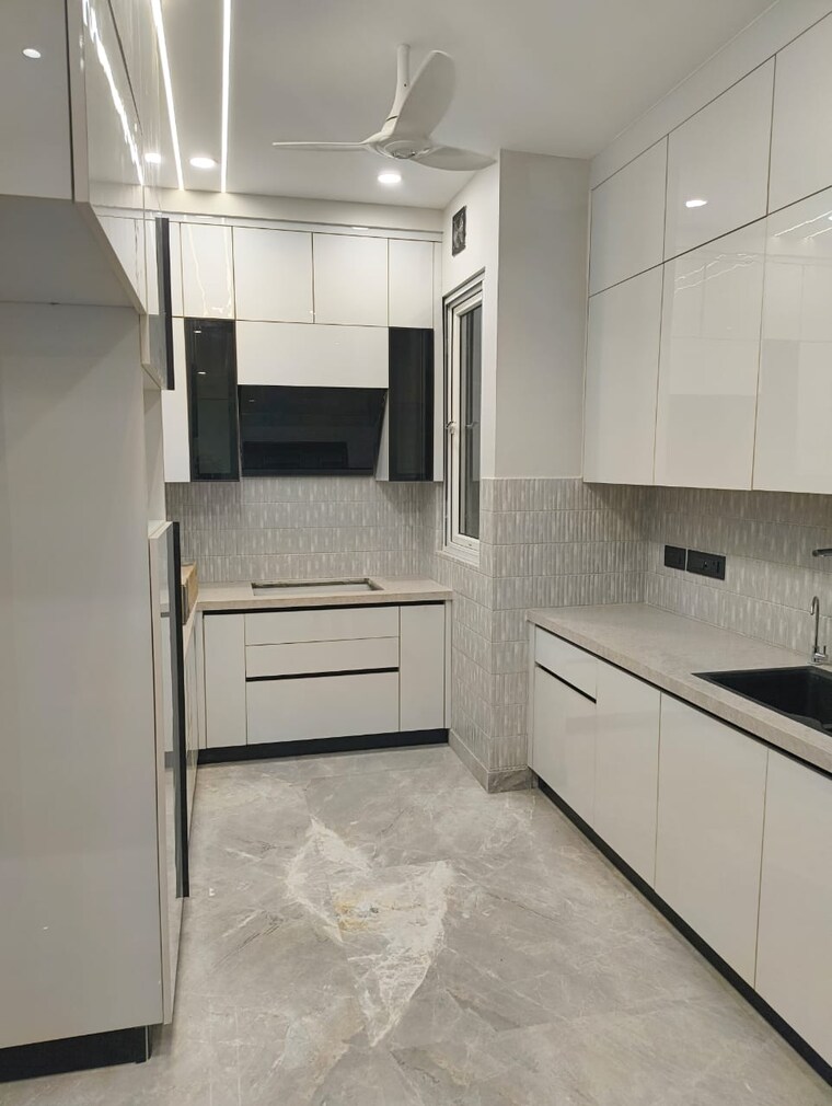 Kitchen, vikas puri 3 Bedroom 205 Sq.Yd. Builder Floor In Vikas Puri Delhi 9256422