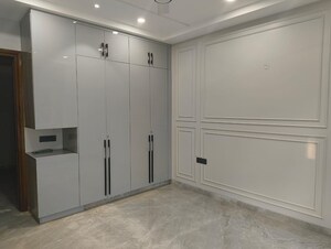 Room in 3 BHK Builder Floor at Vikas Puri – for Rent