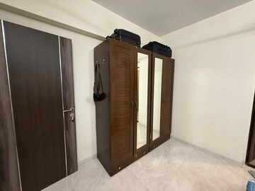 Room in 2 BHK Apartment at Lucent Fressia Ranibello, Malad East – for Rent