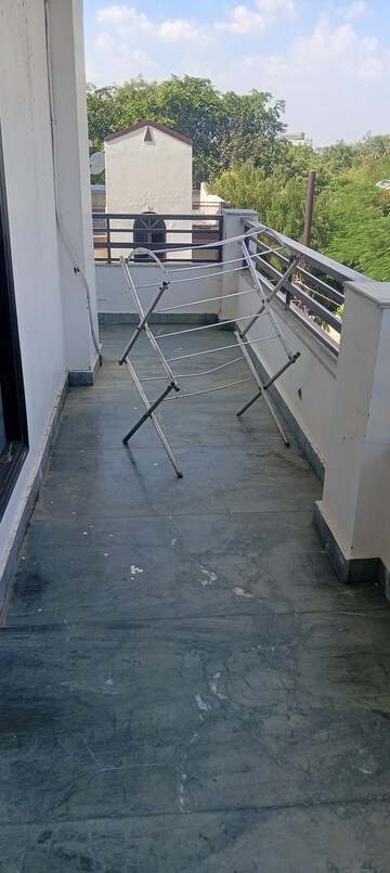Balcony in 1 RK Builder Floor at SL Apartments Sector 49, Sector 49 – for Rent
