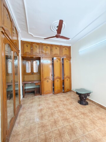 Living Room in 2 BHK Builder Floor at Masjid Moth DDA Flats RWA, Greater Kailash I – for Rent