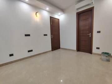 Room in 3 BHK Builder Floor at Chittaranjan Park – for Rent