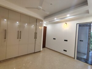 Room in 3 BHK Builder Floor at Chittaranjan Park – for Rent