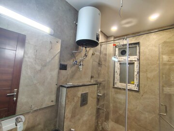Furnished Amenities in 3 BHK Builder Floor at Chittaranjan Park – for Rent