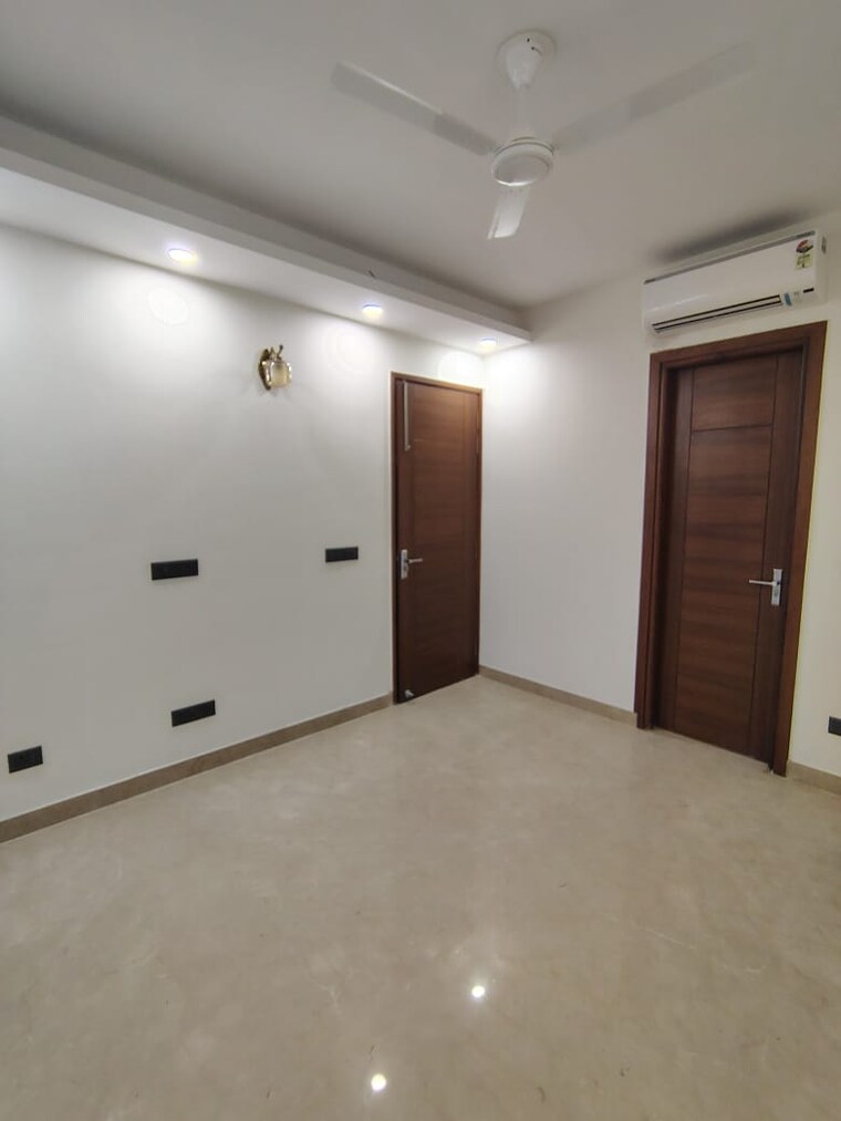 Room, chittaranjan park 3 Bedroom 160 Sq.Yd. Builder Floor In Chittaranjan Park Delhi 9256450