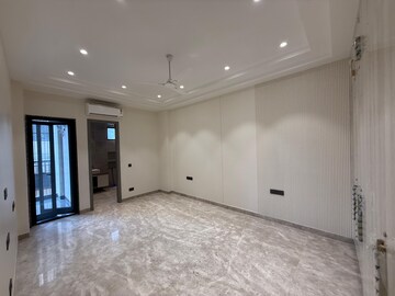 Room in 3 BHK Builder Floor at Greater Kailash I – for Rent