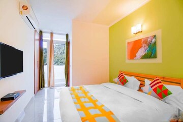 Bedroom in 3 BHK Builder Floor at Chittaranjan Park – for Rent