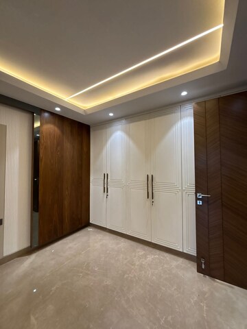 Room in 4 BHK Builder Floor at Greater Kailash ii – for Rent