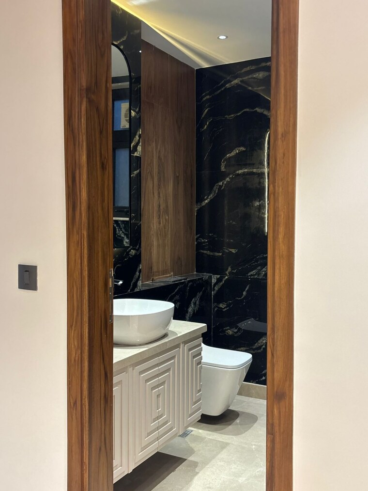 Bathroom, greater kailash ii 4 Bedroom 300 Sq.Ft. Builder Floor In Greater Kailash ii Delhi 9256468