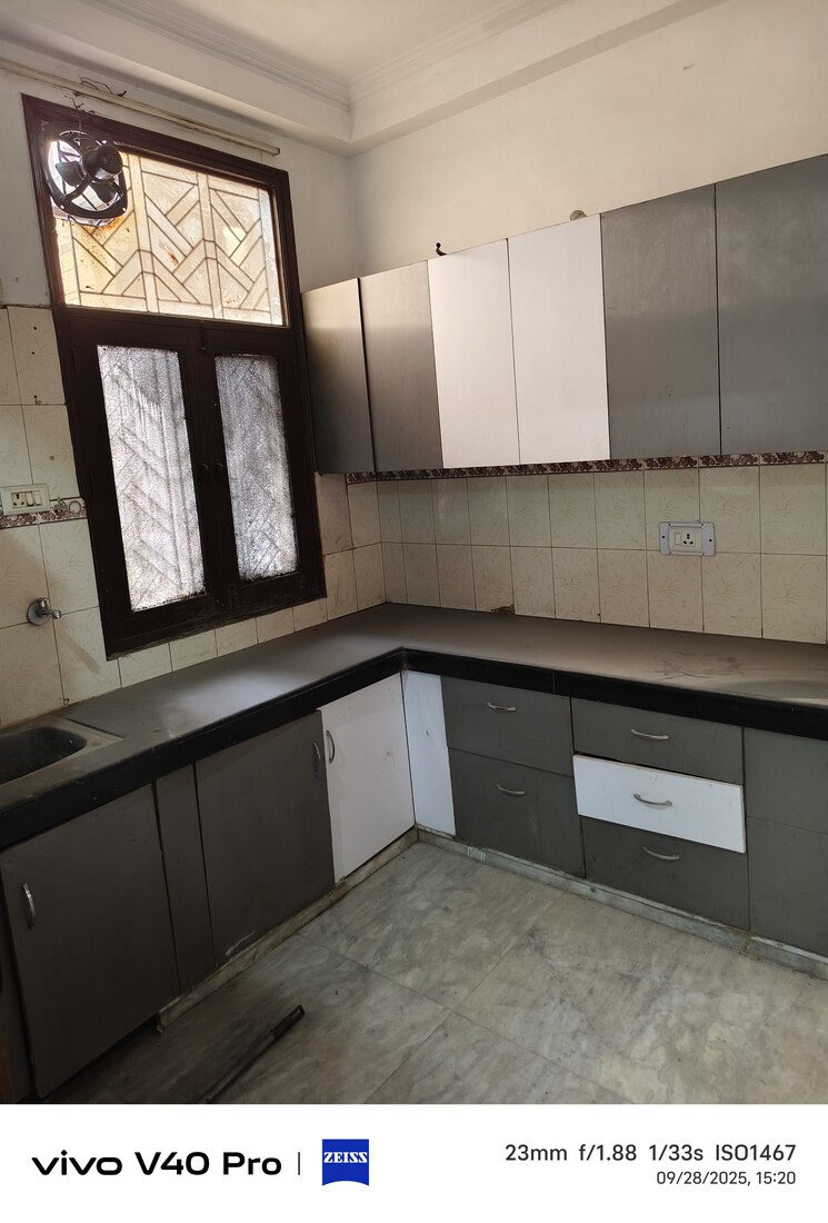Kitchen, laxmi nagar 3.5 Bedroom 165 Sq.Yd. Builder Floor In Laxmi Nagar Delhi 9256477