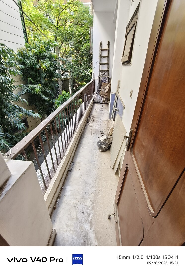 Balcony, laxmi nagar 3.5 Bedroom 165 Sq.Yd. Builder Floor In Laxmi Nagar Delhi 9256477