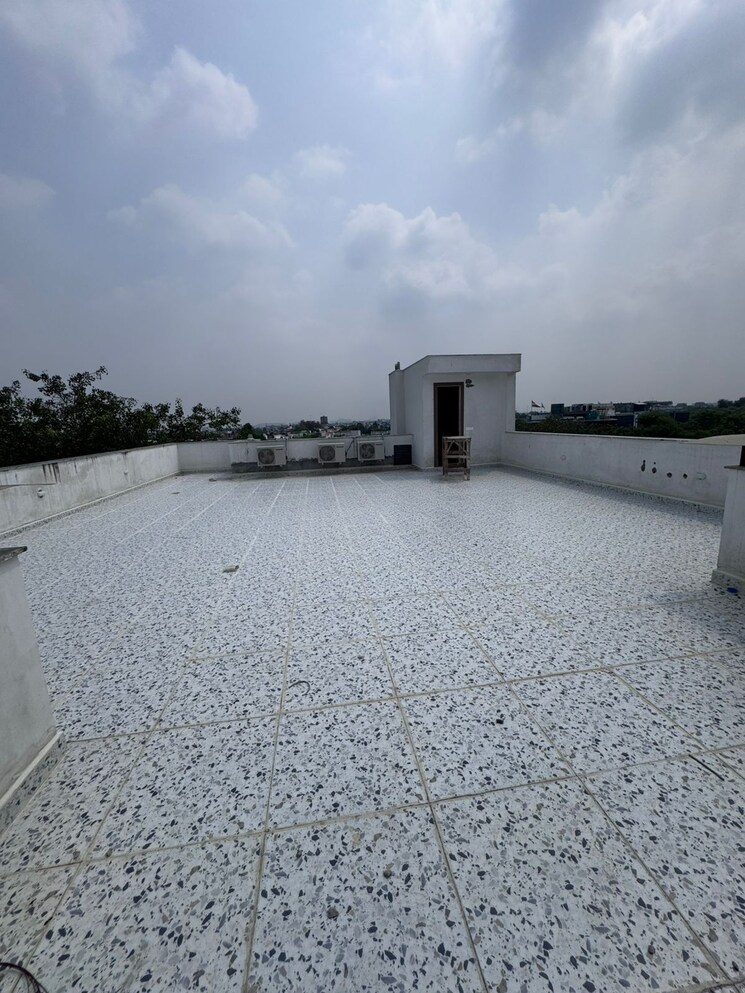 Swimming Pool, greater kailash 4 Bedroom 311 Sq.Yd. Builder Floor In Greater Kailash Delhi 9256473