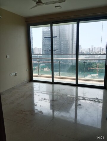 Room in 3 BHK Apartment at Oberoi Realty Esquire, Goregaon East – for Sale