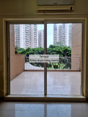 Room in 3.5 BHK Apartment at BPTP Freedom Park Life, Sector 57 – for Rent