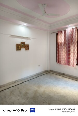Master Bedroom in 3.5 BHK Builder Floor at Laxmi Nagar – for Sale