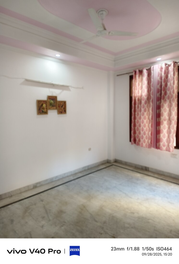 Master Bedroom, laxmi nagar 3.5 Bedroom 90 Sq.Yd. Builder Floor In Laxmi Nagar Delhi 9256483
