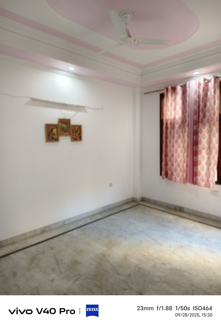 Master Bedroom, laxmi nagar 3.5 Bedroom 90 Sq.Yd. Builder Floor In Laxmi Nagar Delhi 9256483
