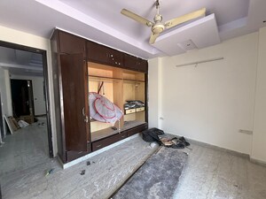 Room in 3 BHK Apartment at Navbharat Apartments, Paschim Vihar – for Rent