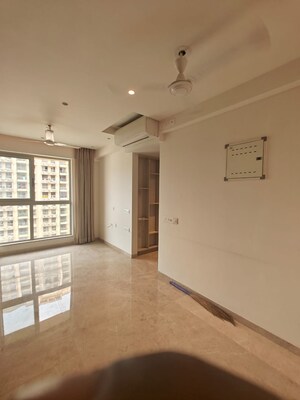 Room in 1 BHK Apartment at Hiranandani Regent Hill, Powai – for Sale