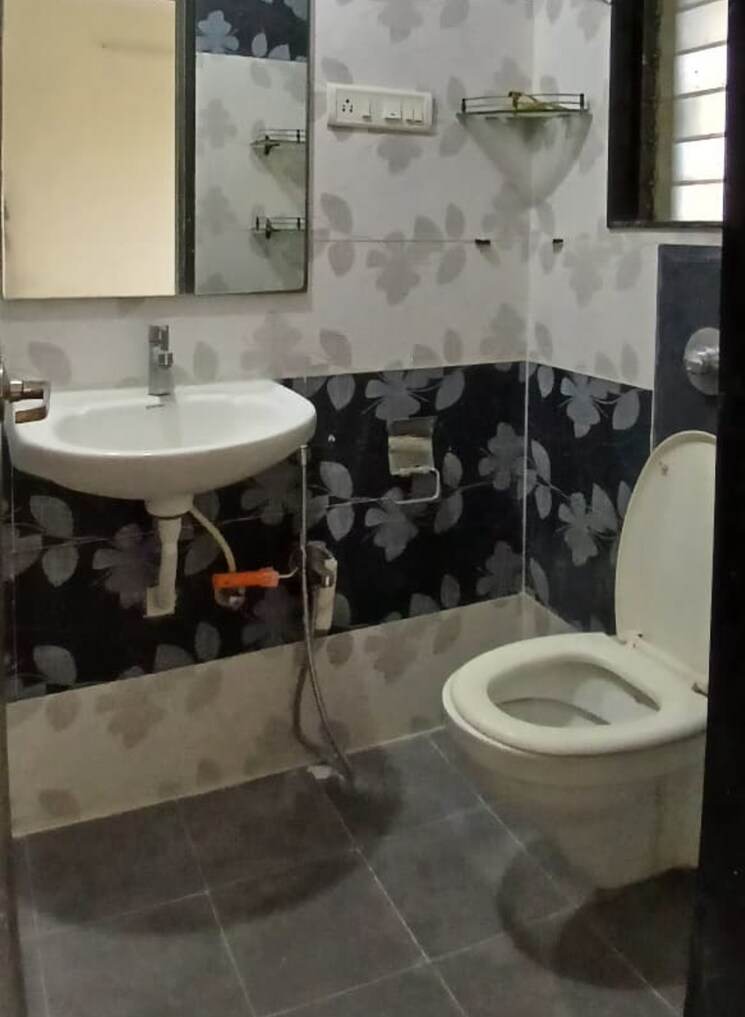 Attached Bathroom, sunil-nivas-society 2 Bedroom 750 Sq.Ft. Apartment In Andheri West Mumbai 9256540
