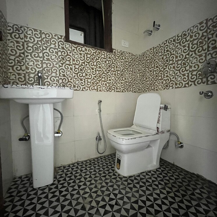 Bathroom, chattarpur 1 Bedroom 500 Sq.Ft. Builder Floor In Chattarpur Delhi 9256549