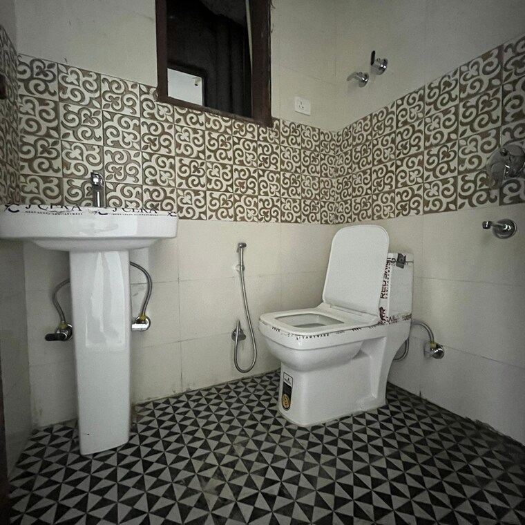 Bathroom, chattarpur 1 Bedroom 500 Sq.Ft. Builder Floor In Chattarpur Delhi 9256549