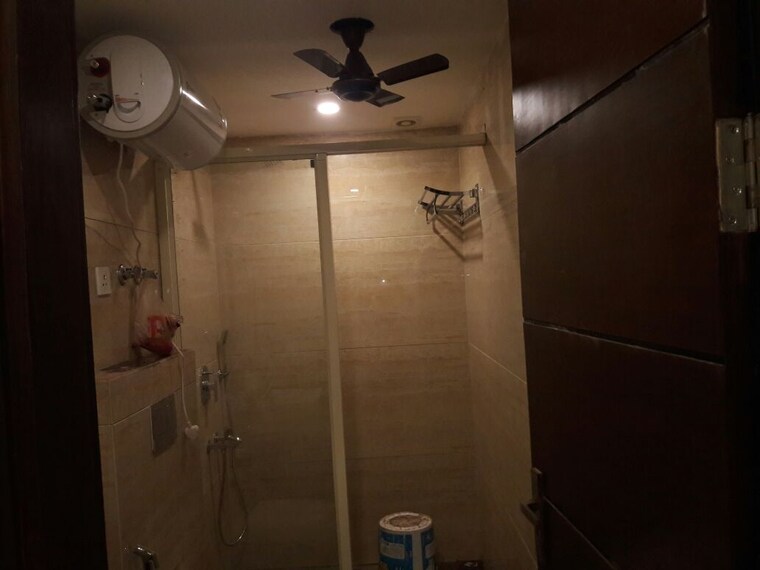 Bathroom, lajpat nagar 4 2 Bedroom 1090 Sq.Ft. Builder Floor In Lajpat Nagar 4 Delhi 9256667
