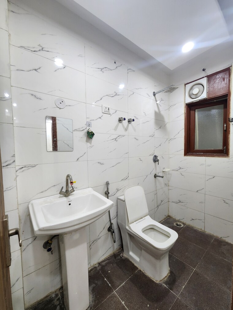 Bathroom, chattarpur 2 Bedroom 650 Sq.Ft. Builder Floor In Chattarpur Delhi 9256684